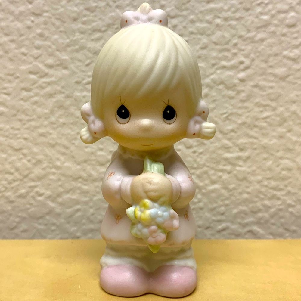 Precious Moments Flower Girl Ceramic Figurine from the Wedding Party Collection